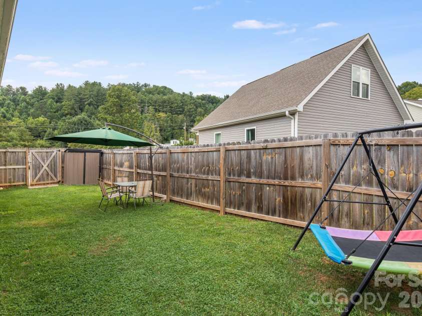 40 Quinn Hill Lane, Mars Hill, NC 28754.  MLS# CAR4421160, YatesRealty ID 38489. 