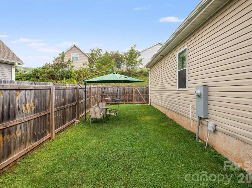 40 Quinn Hill Lane, Mars Hill, NC 28754.  MLS# CAR4421160, YatesRealty ID 38489. 