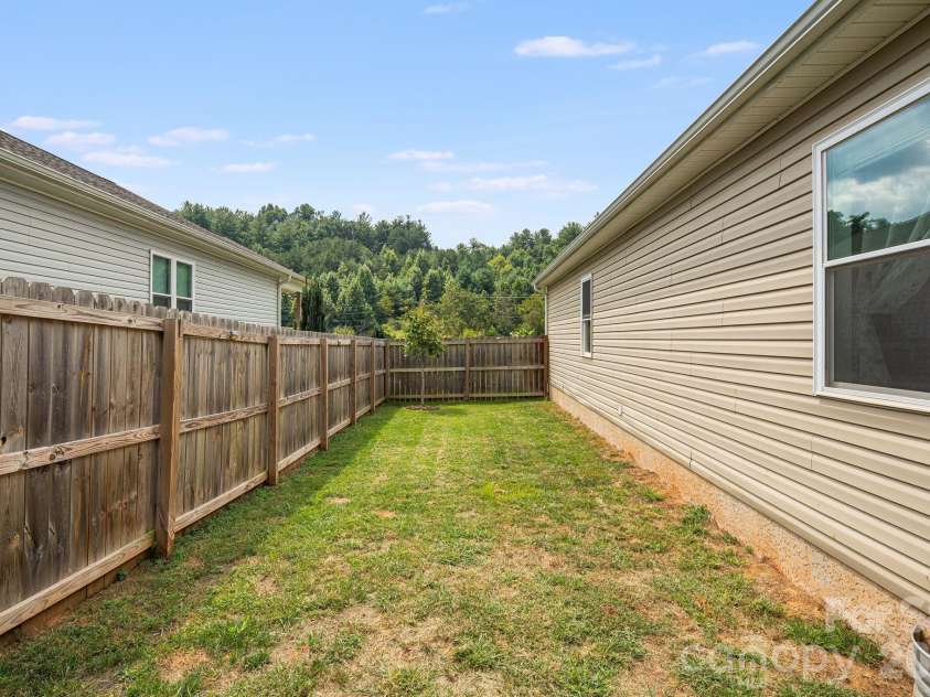 40 Quinn Hill Lane, Mars Hill, NC 28754.  MLS# CAR4421160, YatesRealty ID 38489. 