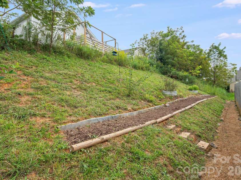 40 Quinn Hill Lane, Mars Hill, NC 28754.  MLS# CAR4421160, YatesRealty ID 38489. 