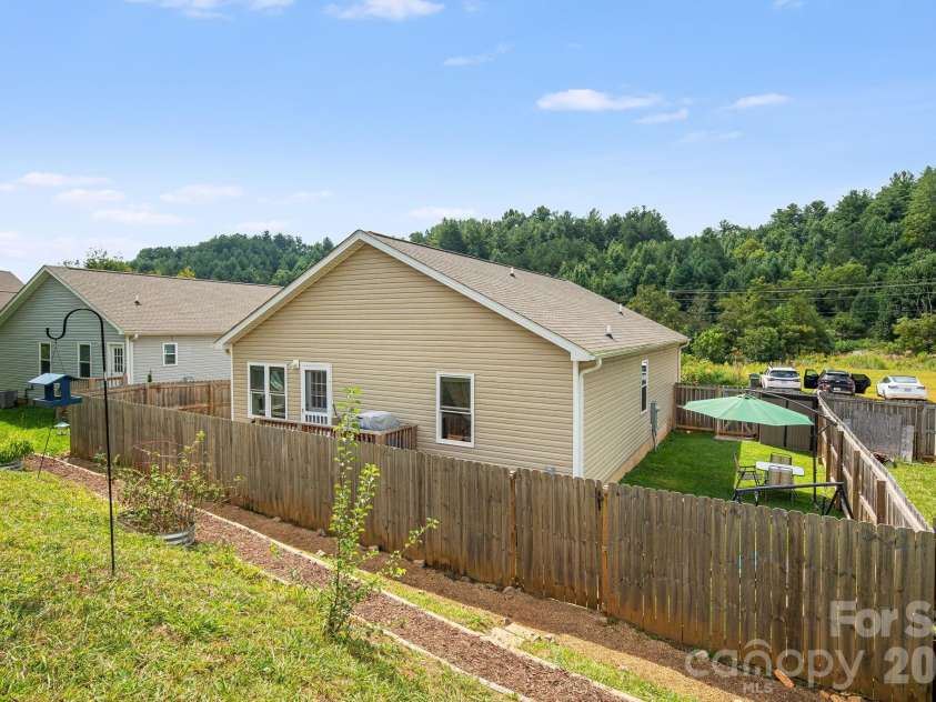 40 Quinn Hill Lane, Mars Hill, NC 28754.  MLS# CAR4421160, YatesRealty ID 38489. 