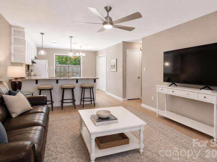 137 Glenwood Drive, Rock Hill, SC 29732.  MLS# CAR4393792, YatesRealty ID 38490. 