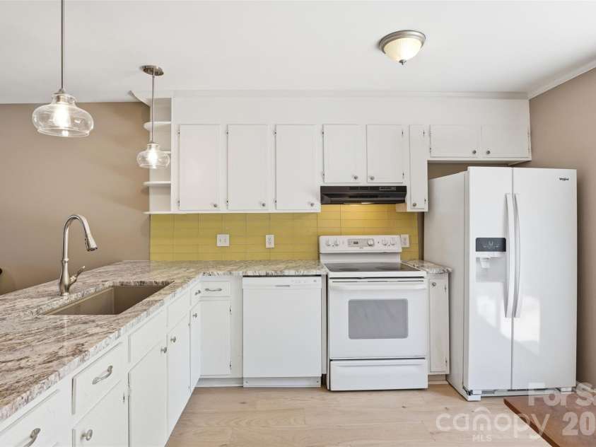 137 Glenwood Drive, Rock Hill, SC 29732.  MLS# CAR4393792, YatesRealty ID 38490. 