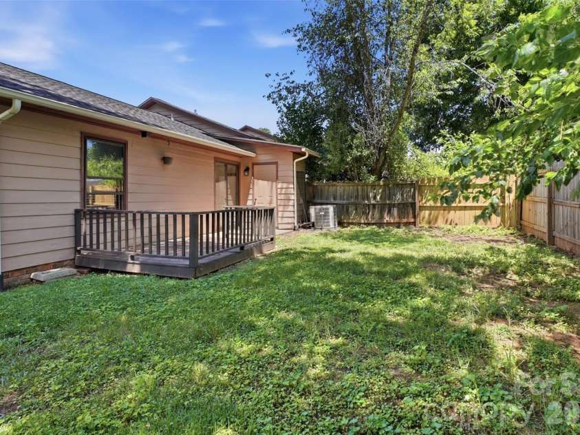 137 Glenwood Drive, Rock Hill, SC 29732.  MLS# CAR4393792, YatesRealty ID 38490. 