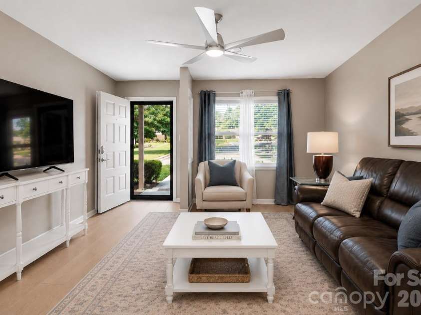 137 Glenwood Drive, Rock Hill, SC 29732.  MLS# CAR4393792, YatesRealty ID 38490. 