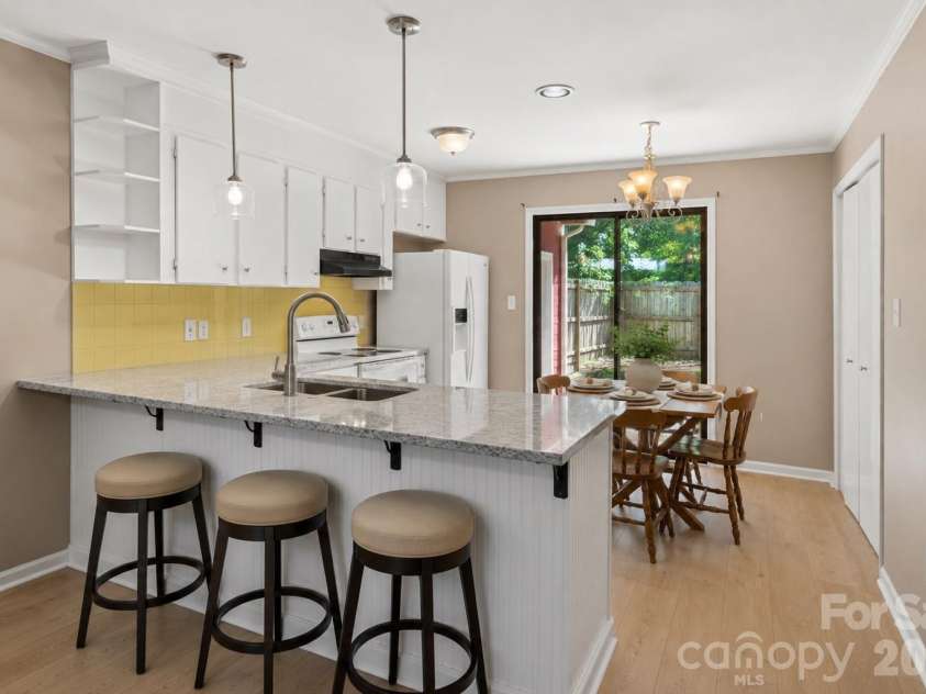 137 Glenwood Drive, Rock Hill, SC 29732.  MLS# CAR4393792, YatesRealty ID 38490. 