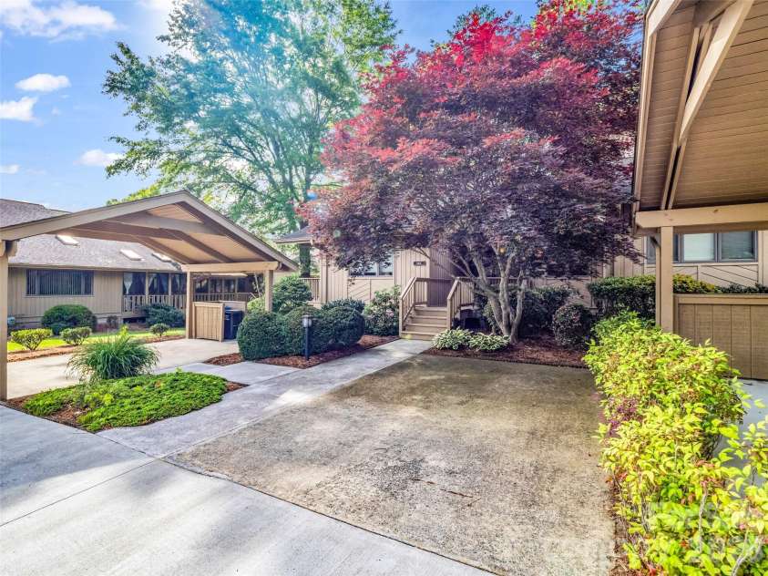 102 White Oak Drive, Hendersonville, NC 28791.  MLS# CAR4376604, YatesRealty ID 38494. 