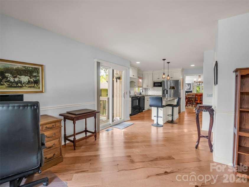 102 White Oak Drive, Hendersonville, NC 28791.  MLS# CAR4376604, YatesRealty ID 38494. 