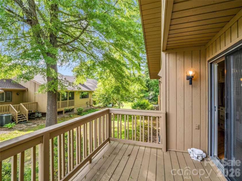 102 White Oak Drive, Hendersonville, NC 28791.  MLS# CAR4376604, YatesRealty ID 38494. 