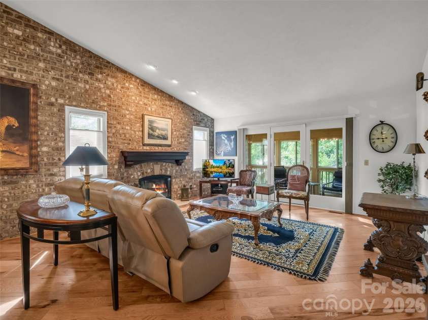 102 White Oak Drive, Hendersonville, NC 28791.  MLS# CAR4376604, YatesRealty ID 38494. 