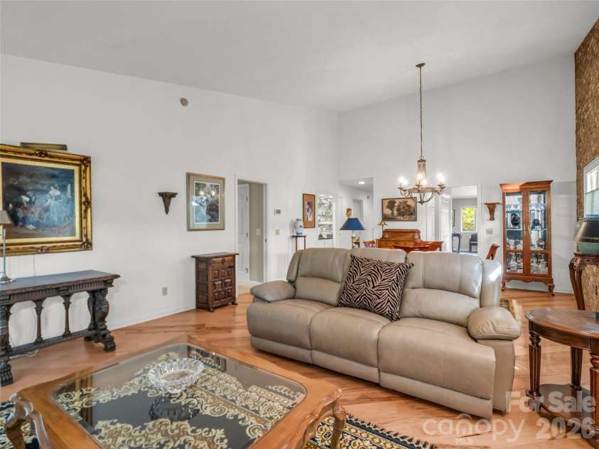 102 White Oak Drive, Hendersonville, NC 28791.  MLS# CAR4376604, YatesRealty ID 38494. 