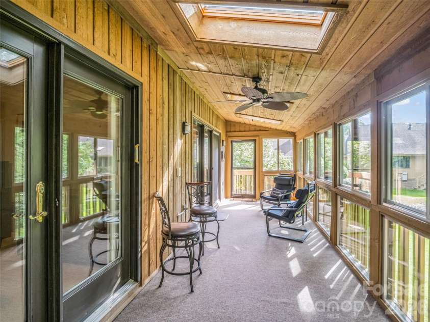 102 White Oak Drive, Hendersonville, NC 28791.  MLS# CAR4376604, YatesRealty ID 38494. 