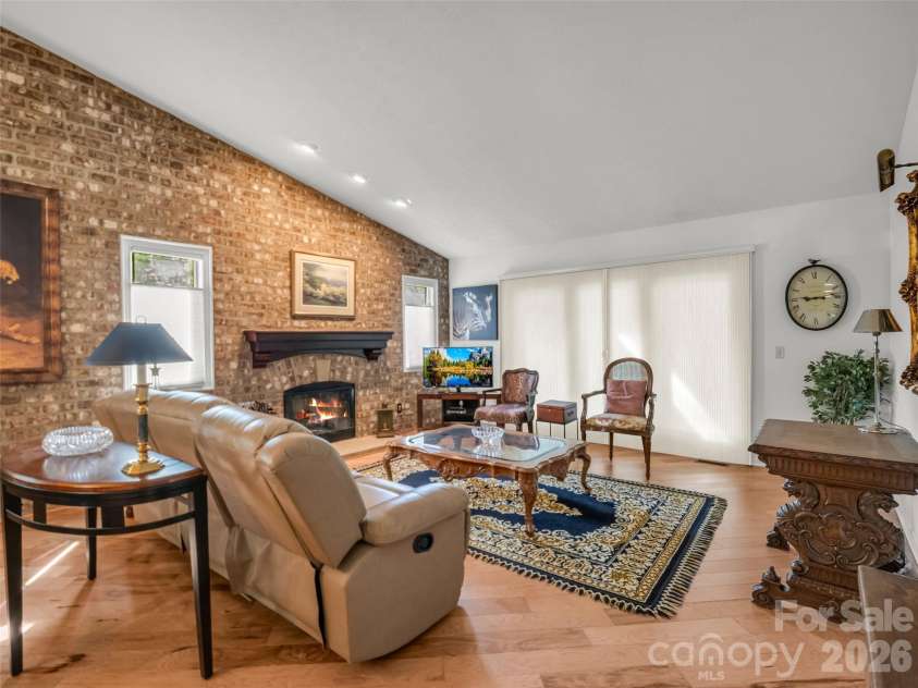 102 White Oak Drive, Hendersonville, NC 28791.  MLS# CAR4376604, YatesRealty ID 38494. 