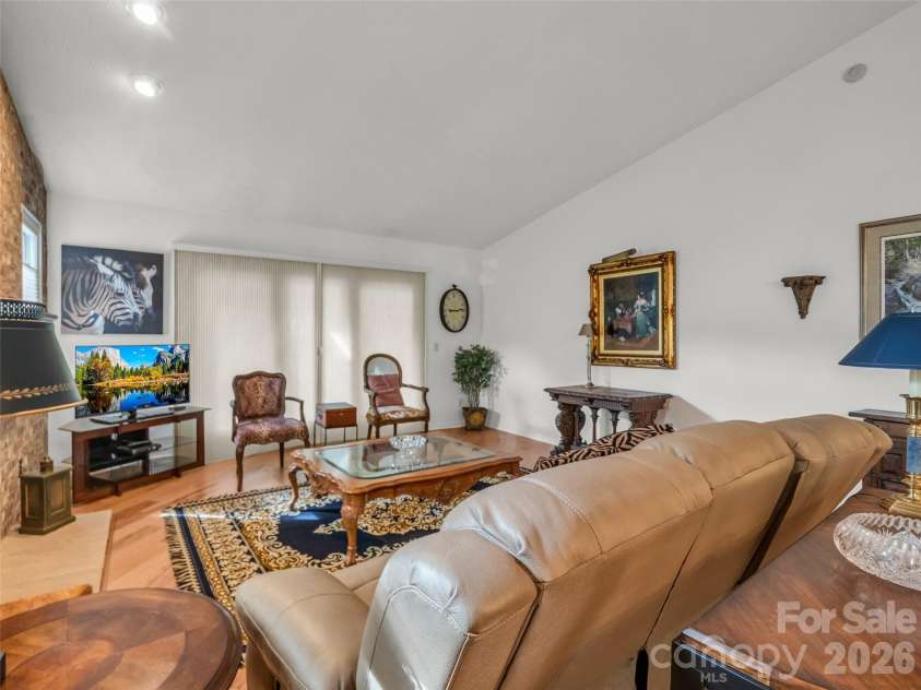 102 White Oak Drive, Hendersonville, NC 28791.  MLS# CAR4376604, YatesRealty ID 38494. 