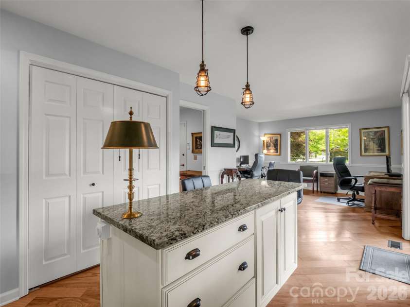 102 White Oak Drive, Hendersonville, NC 28791.  MLS# CAR4376604, YatesRealty ID 38494. Kitchen Island