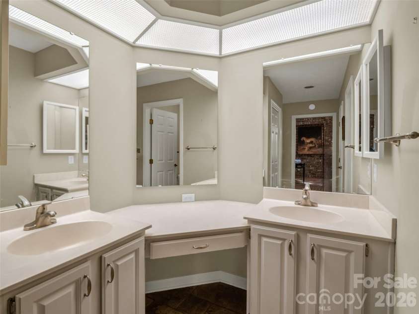 102 White Oak Drive, Hendersonville, NC 28791.  MLS# CAR4376604, YatesRealty ID 38494. Primary Bathroom
