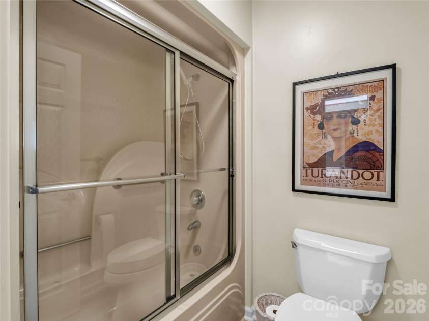 102 White Oak Drive, Hendersonville, NC 28791.  MLS# CAR4376604, YatesRealty ID 38494. Primary Full Bathroom