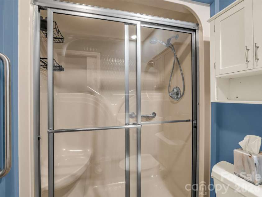 102 White Oak Drive, Hendersonville, NC 28791.  MLS# CAR4376604, YatesRealty ID 38494. Second Full Bathroom