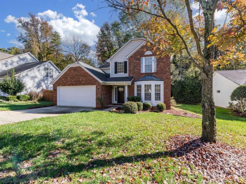 6101 Skyline Drive, Charlotte, NC 28269.  MLS# CAR4404845, YatesRealty ID 38496. 