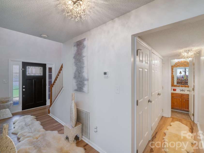 6101 Skyline Drive, Charlotte, NC 28269.  MLS# CAR4404845, YatesRealty ID 38496. 
