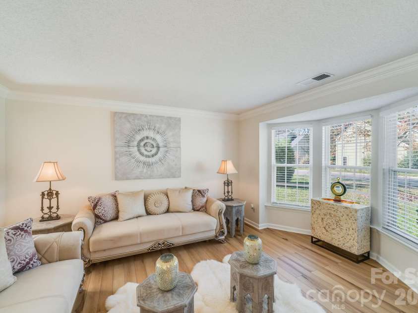 6101 Skyline Drive, Charlotte, NC 28269.  MLS# CAR4404845, YatesRealty ID 38496. 