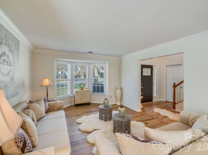 6101 Skyline Drive, Charlotte, NC 28269.  MLS# CAR4404845, YatesRealty ID 38496. 