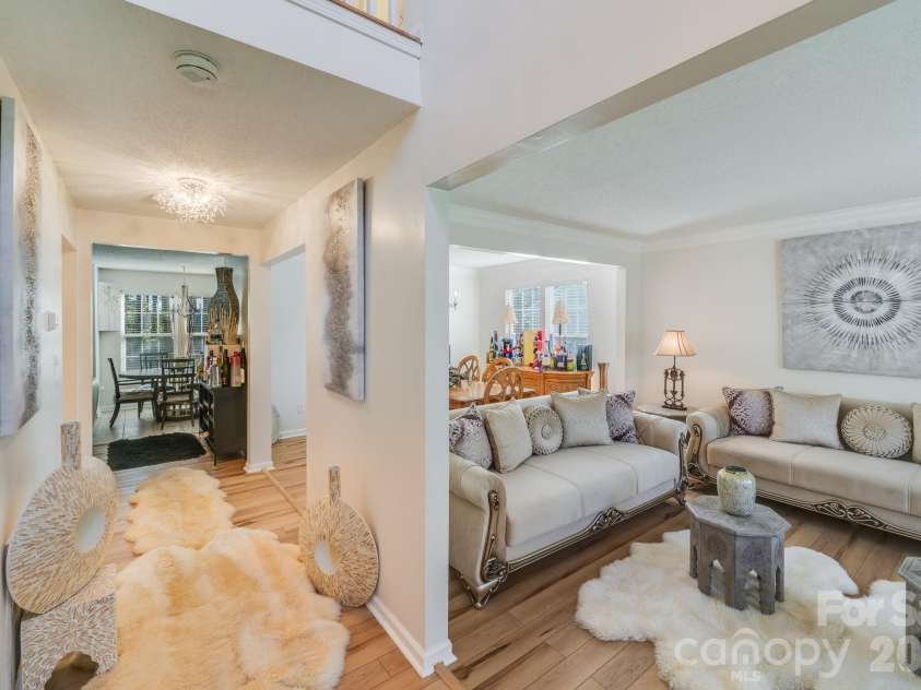 6101 Skyline Drive, Charlotte, NC 28269.  MLS# CAR4404845, YatesRealty ID 38496. 