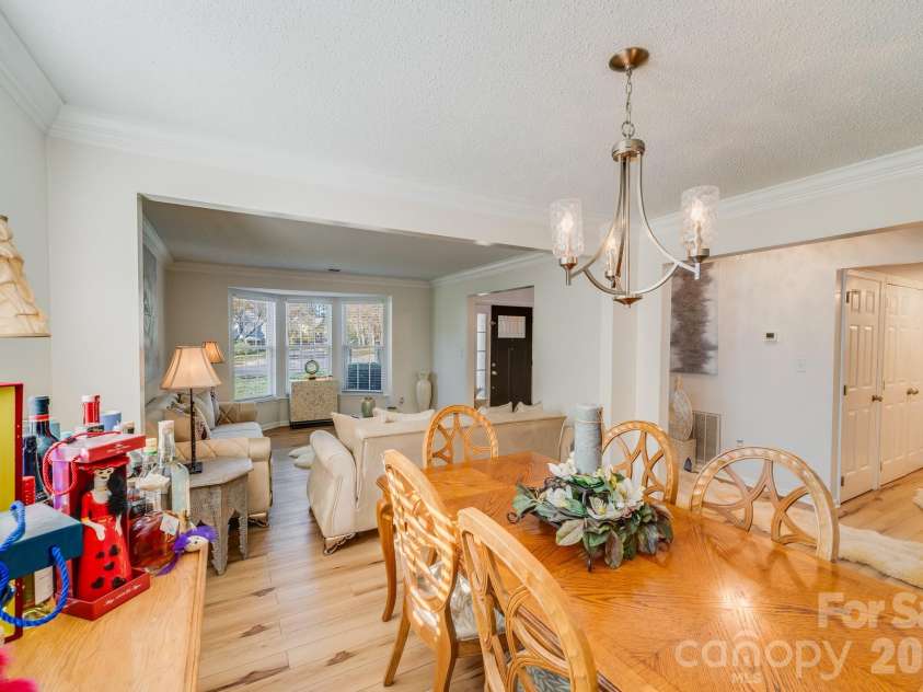 6101 Skyline Drive, Charlotte, NC 28269.  MLS# CAR4404845, YatesRealty ID 38496. 