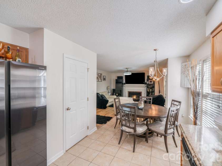 6101 Skyline Drive, Charlotte, NC 28269.  MLS# CAR4404845, YatesRealty ID 38496. 