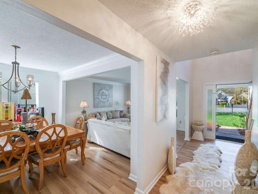 6101 Skyline Drive, Charlotte, NC 28269.  MLS# CAR4404845, YatesRealty ID 38496. 