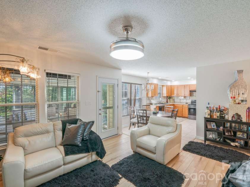 6101 Skyline Drive, Charlotte, NC 28269.  MLS# CAR4404845, YatesRealty ID 38496. 