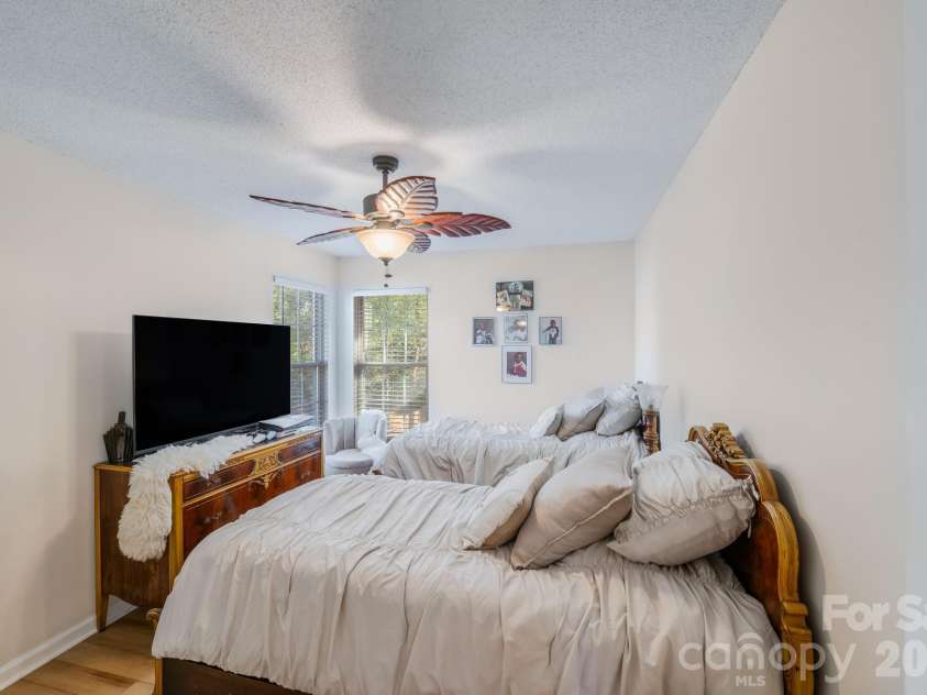 6101 Skyline Drive, Charlotte, NC 28269.  MLS# CAR4404845, YatesRealty ID 38496. 