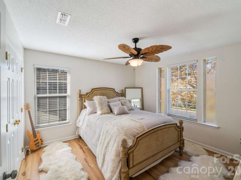 6101 Skyline Drive, Charlotte, NC 28269.  MLS# CAR4404845, YatesRealty ID 38496. 