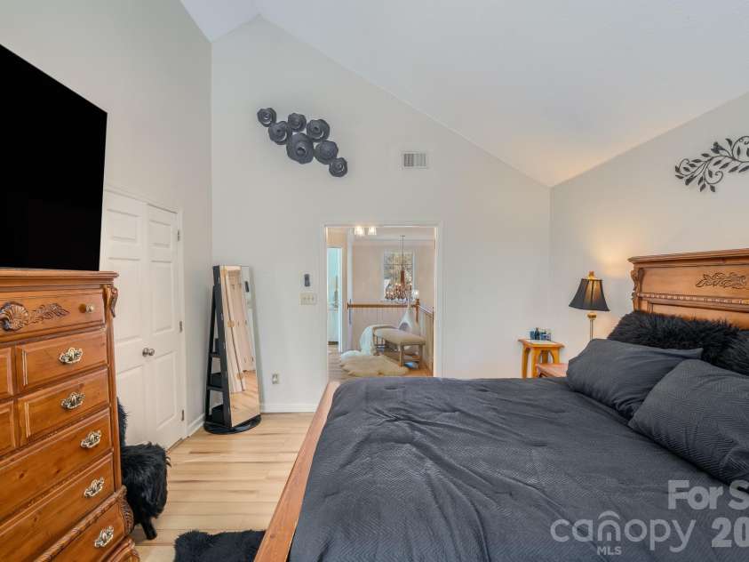 6101 Skyline Drive, Charlotte, NC 28269.  MLS# CAR4404845, YatesRealty ID 38496. 