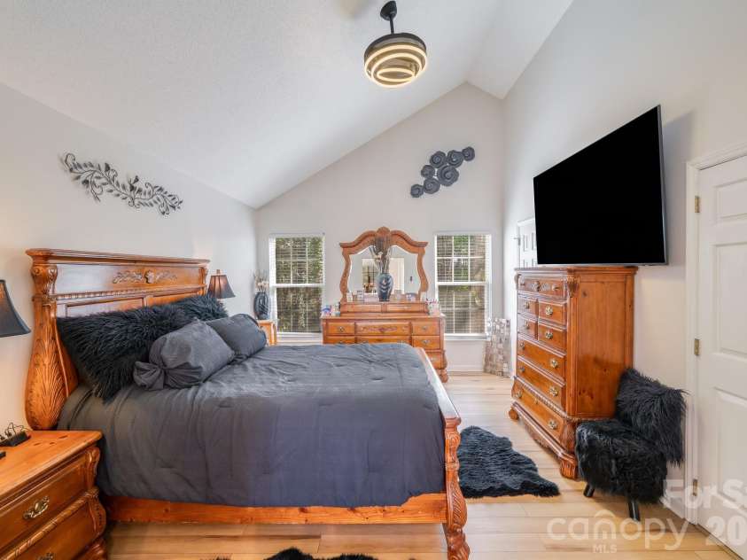 6101 Skyline Drive, Charlotte, NC 28269.  MLS# CAR4404845, YatesRealty ID 38496. 