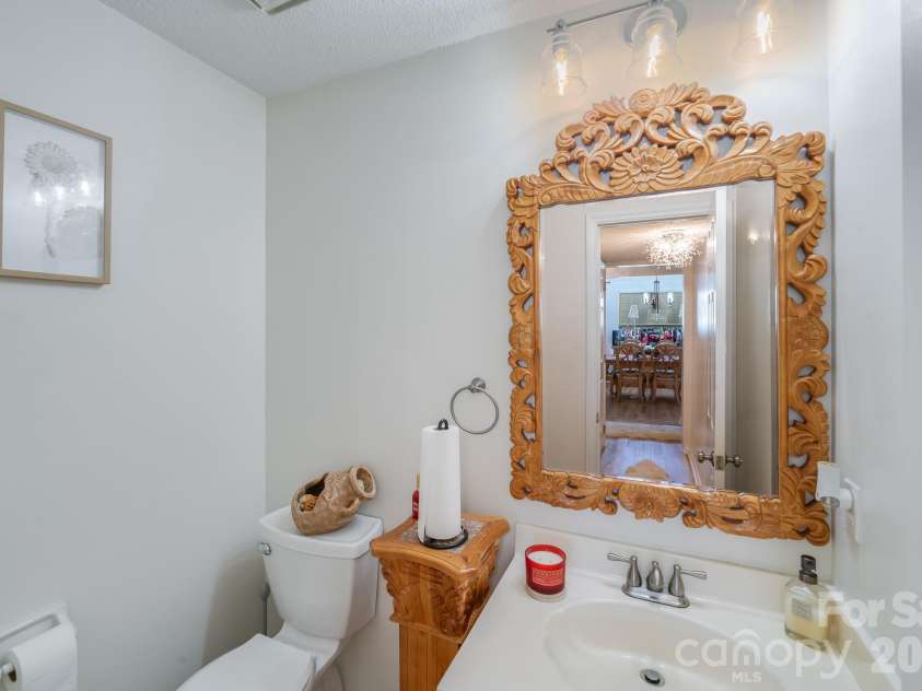 6101 Skyline Drive, Charlotte, NC 28269.  MLS# CAR4404845, YatesRealty ID 38496. 
