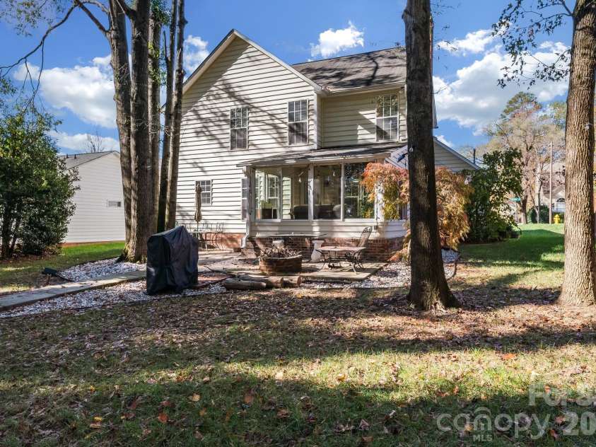 6101 Skyline Drive, Charlotte, NC 28269.  MLS# CAR4404845, YatesRealty ID 38496. 