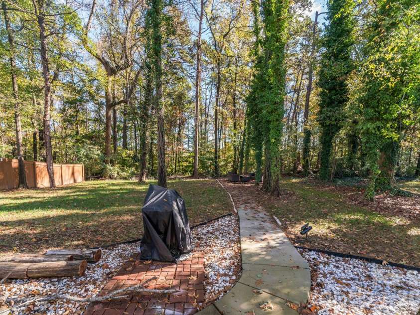 6101 Skyline Drive, Charlotte, NC 28269.  MLS# CAR4404845, YatesRealty ID 38496. 