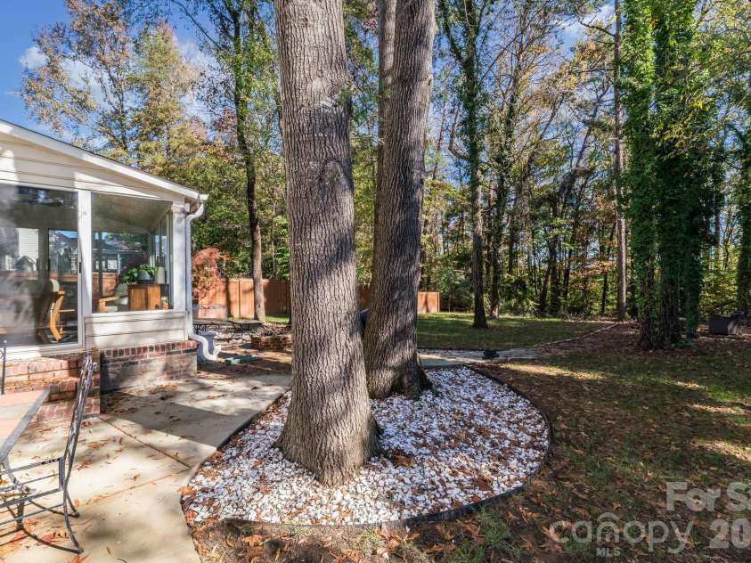 6101 Skyline Drive, Charlotte, NC 28269.  MLS# CAR4404845, YatesRealty ID 38496. 