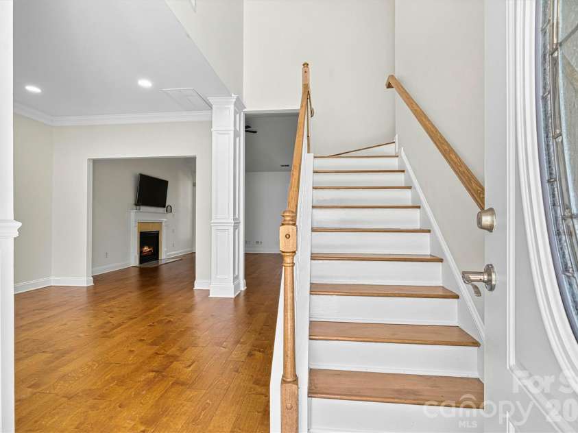 7542 Sedgebrook Drive, Stanley, NC 28164.  MLS# CAR4401228, YatesRealty ID 38497. 2-story entry foyer