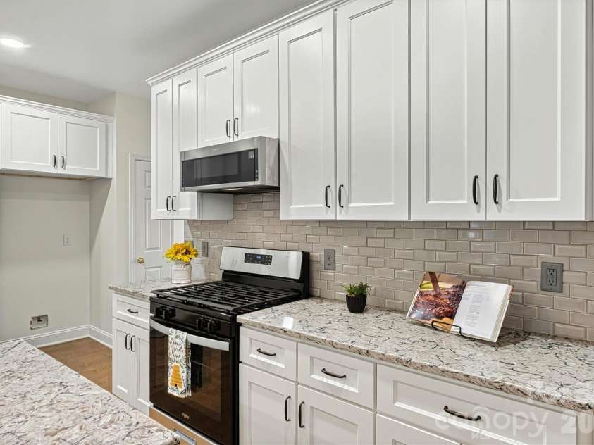 7542 Sedgebrook Drive, Stanley, NC 28164.  MLS# CAR4401228, YatesRealty ID 38497. White kitchen cabinets - brand new gas range!