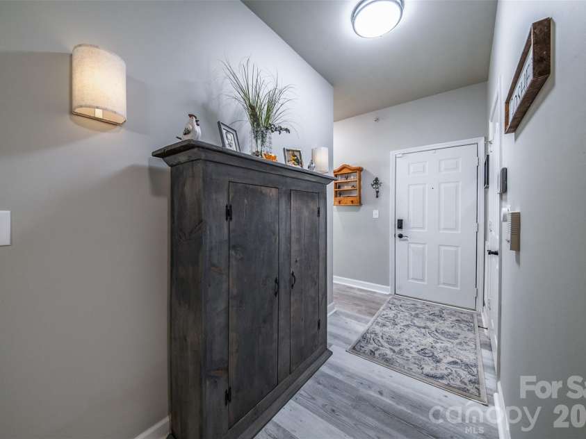 17110 Red Feather Drive, Charlotte, NC 28277.  MLS# CAR4397638, YatesRealty ID 38499. Entry Hall