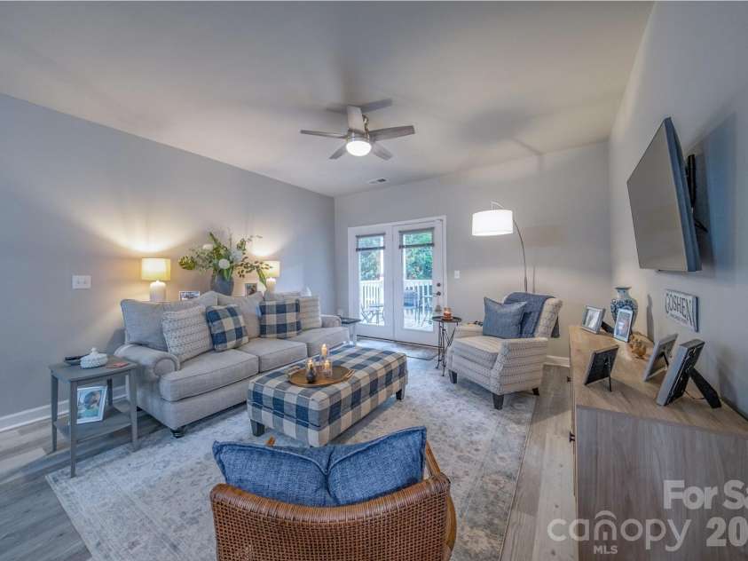 17110 Red Feather Drive, Charlotte, NC 28277.  MLS# CAR4397638, YatesRealty ID 38499. Living Room