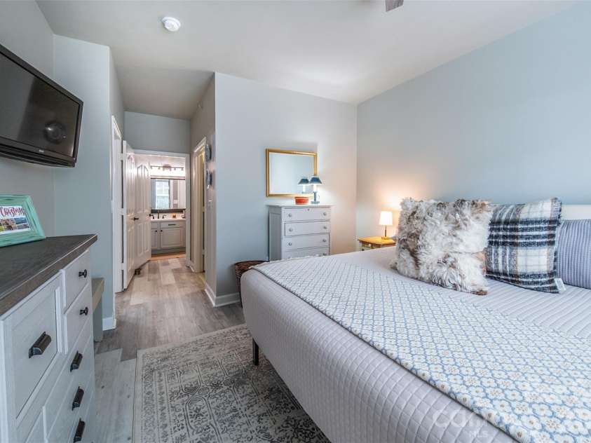 17110 Red Feather Drive, Charlotte, NC 28277.  MLS# CAR4397638, YatesRealty ID 38499. Primary Suite