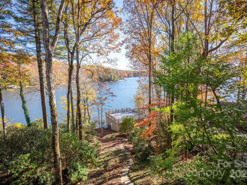 132 Red Bird Circle, Lake Toxaway, NC 28747.  MLS# CAR4321731, YatesRealty ID 385. 