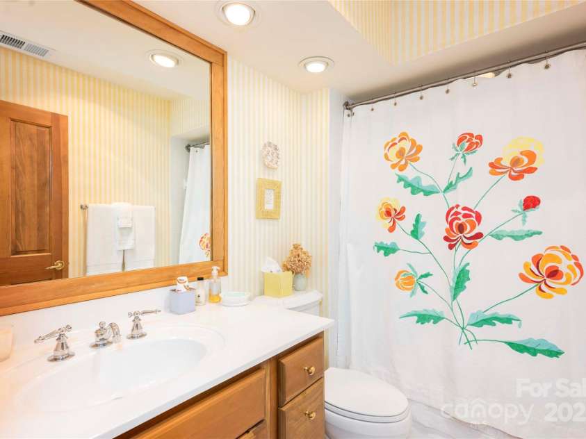 132 Red Bird Circle, Lake Toxaway, NC 28747.  MLS# CAR4321731, YatesRealty ID 385. 