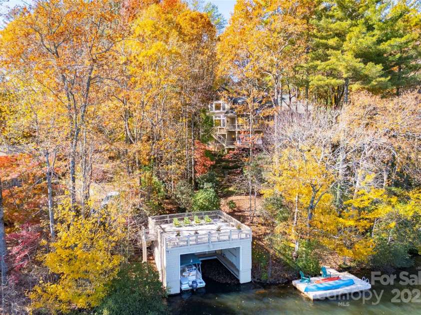 132 Red Bird Circle, Lake Toxaway, NC 28747.  MLS# CAR4321731, YatesRealty ID 385. 