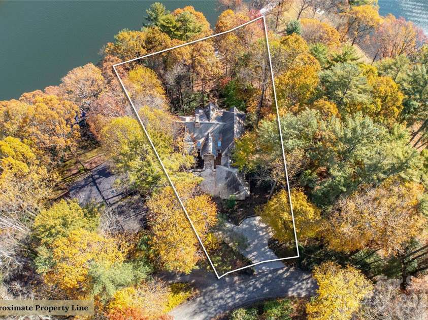 132 Red Bird Circle, Lake Toxaway, NC 28747.  MLS# CAR4321731, YatesRealty ID 385. 