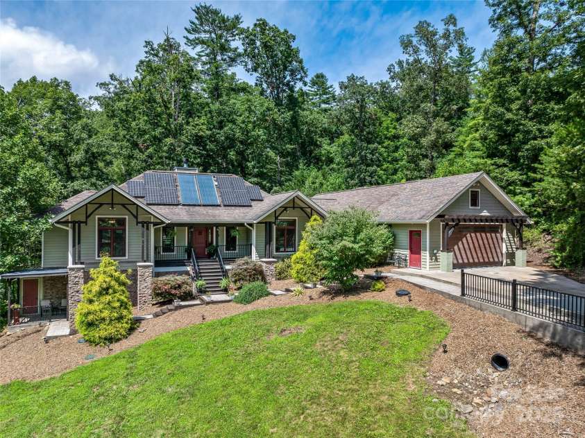 29 Spanish Oak Drive, Asheville, NC 28804.  MLS# CAR4165167, YatesRealty ID 3850. 29 Spanish Oaks