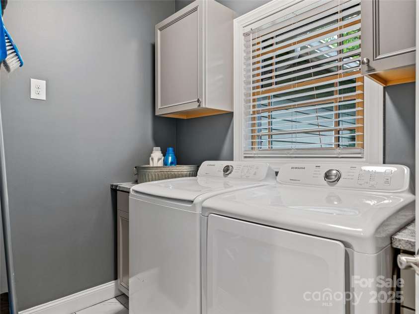29 Spanish Oak Drive, Asheville, NC 28804.  MLS# CAR4165167, YatesRealty ID 3850. Laundry Area